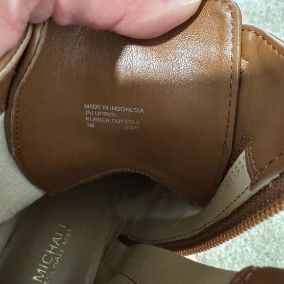 NEW Michael Kors Tatum PU Leather Ankle Lace Up Combat Boots - Picture 9 of 9